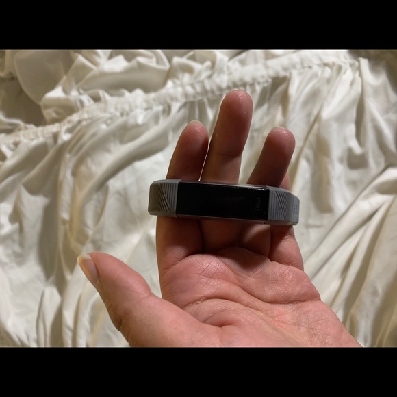 Fitbit Alta HR - Picture 3 of 6